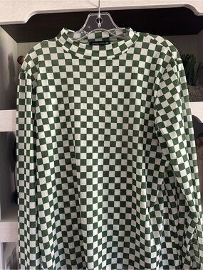 Green and White Checkerboard Long Sleeve Mesh Top